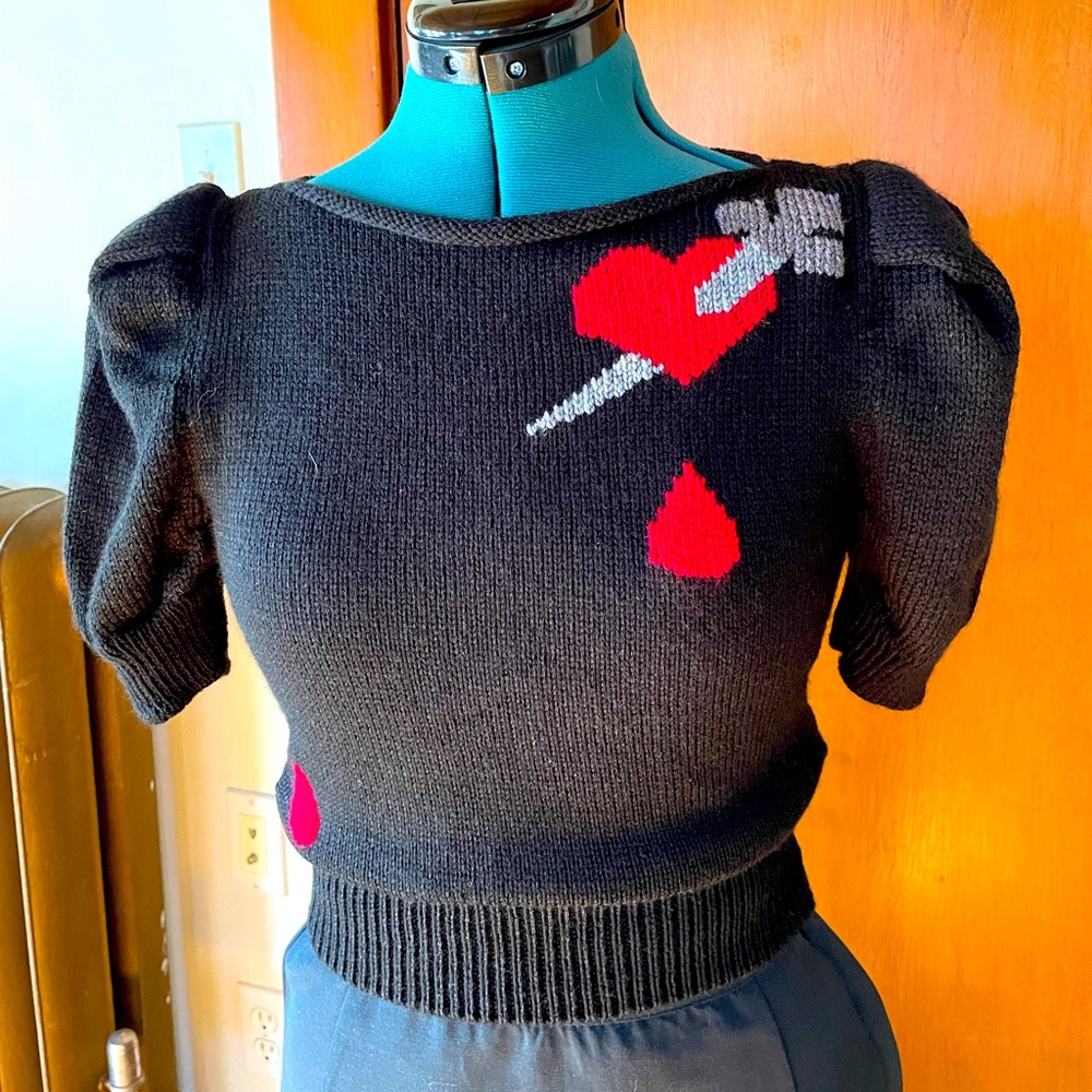1940s style Heart Dagger Cropped Sweater Black Red